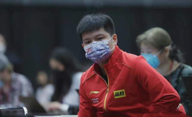 美女穿内裤